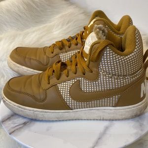 Nike faux fur lined size 7 big kids size